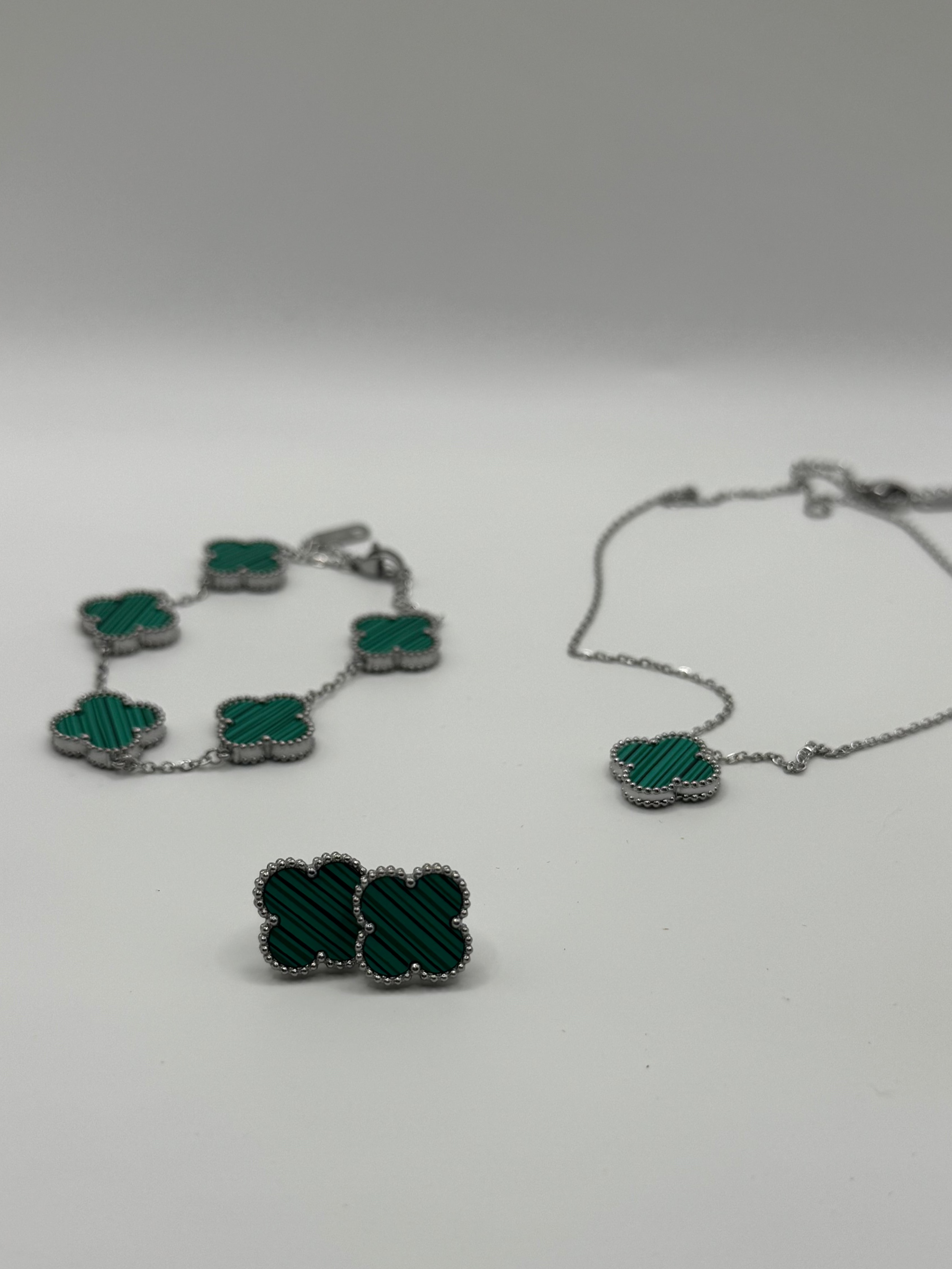Green clover set