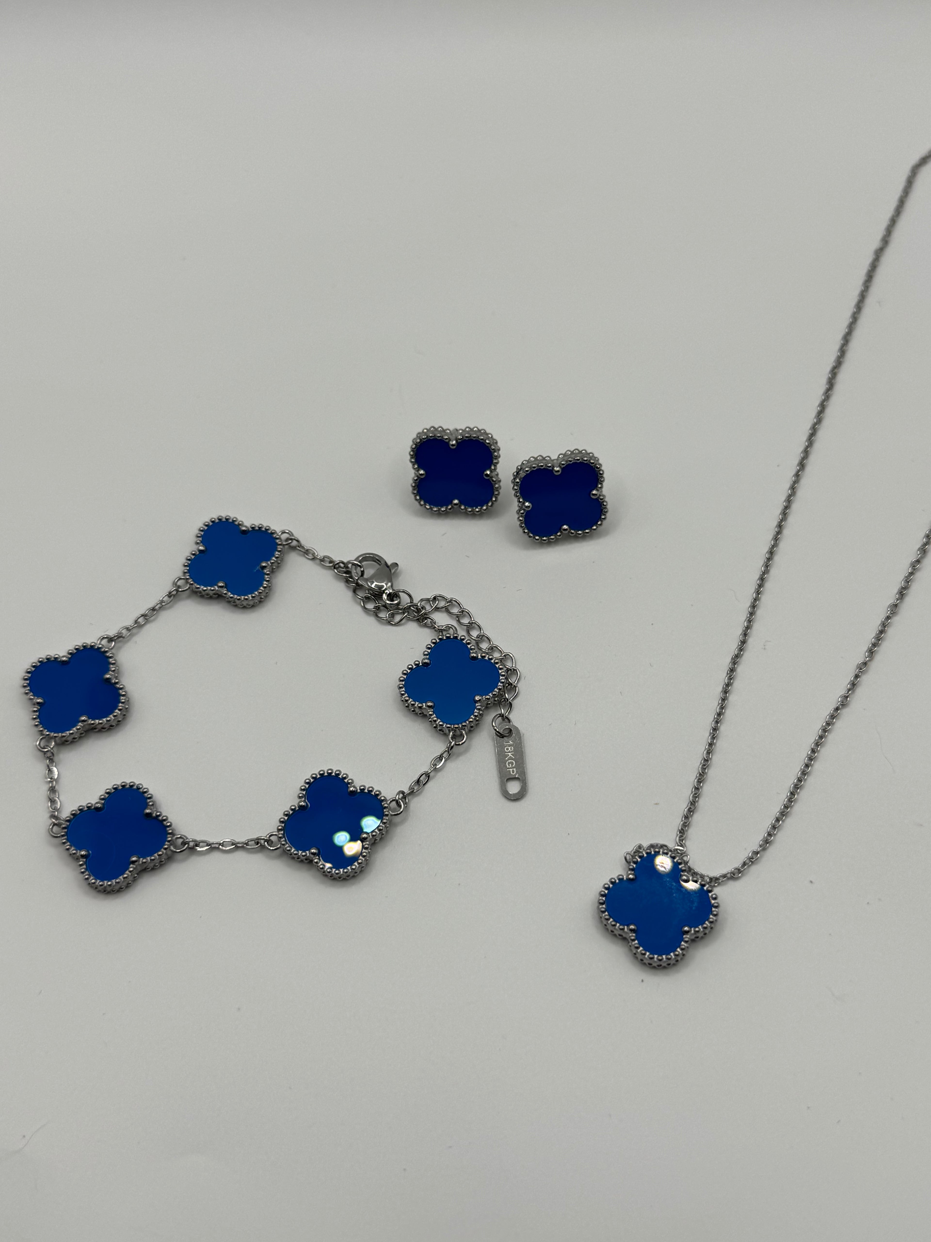 Blue clover set