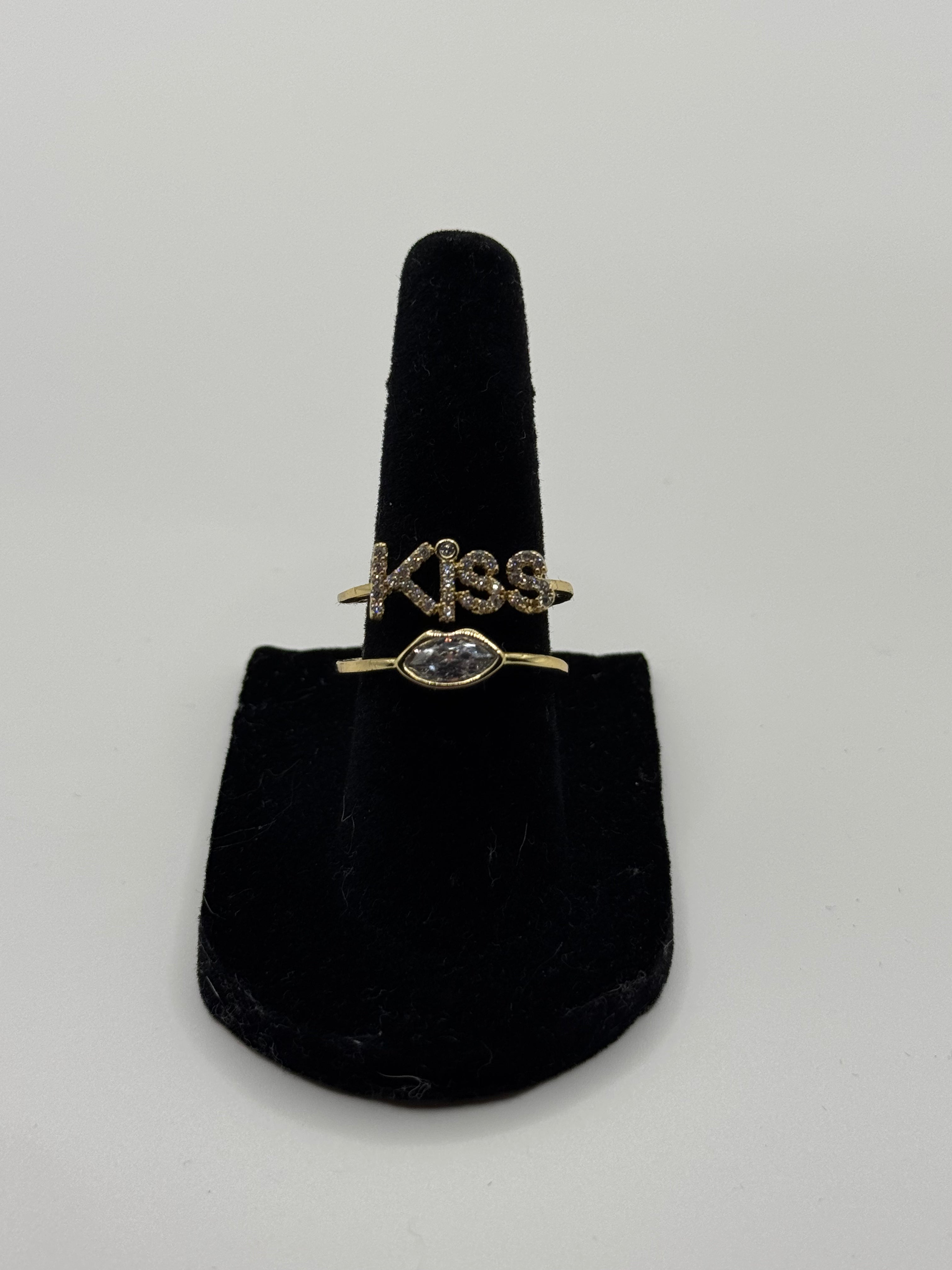 Kiss ring